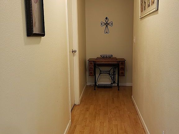 5th image of 327 Southpark Dr