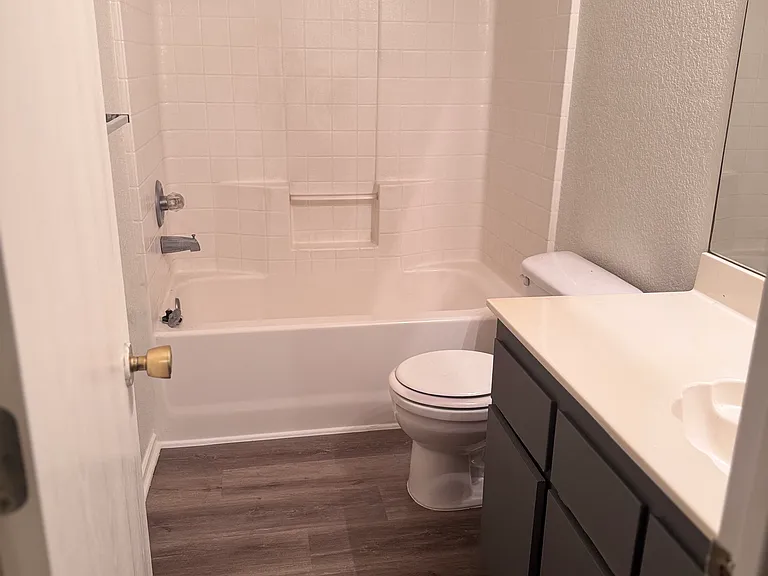 1606 Aztec Trce #B — Photo 15
