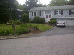 15 Hollow Ct, Warwick, RI 02886