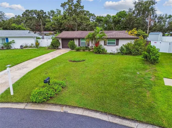 8318 118th St, Seminole, FL 33772