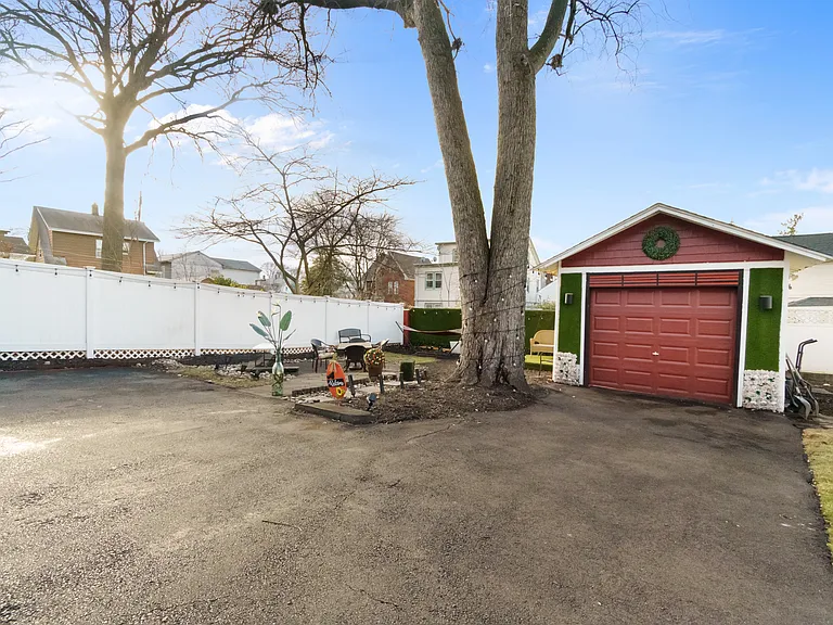 42 Ella St — Photo 5