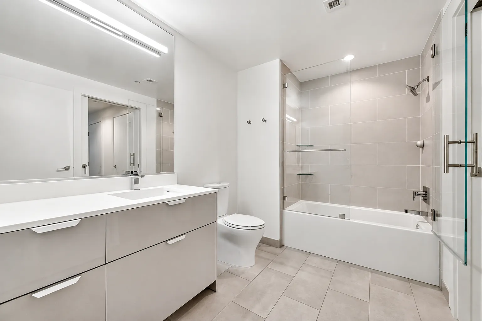 1 bed, 833 sqft, $6,495 — Photo 2
