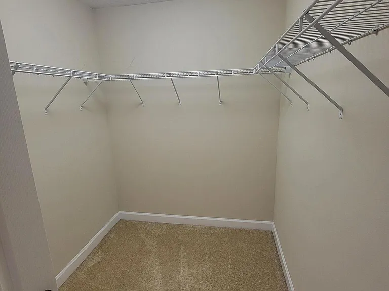 712 Hazel Dr — Photo 8