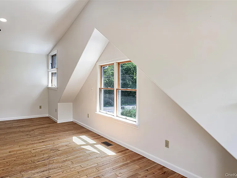 222 Bog Hollow Rd — Photo 32