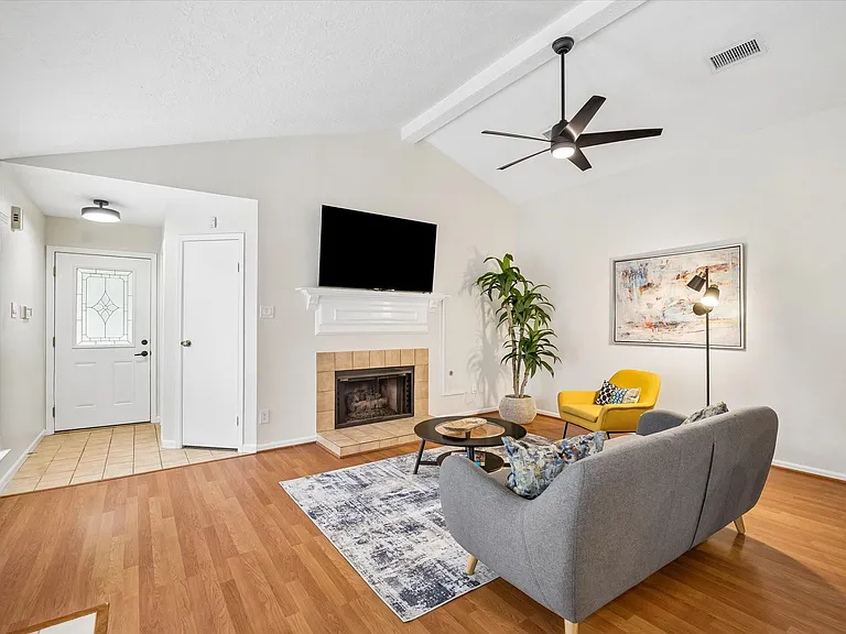 30 Camberwell Ct — Photo 2