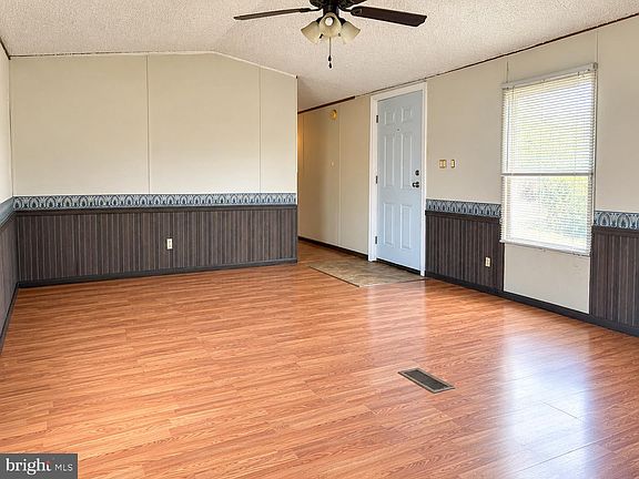 3rd image of 103 Lester Ln