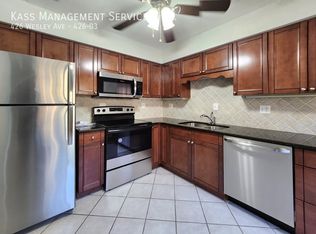 426 Wesley Ave APT 3, Oak Park, IL 60302