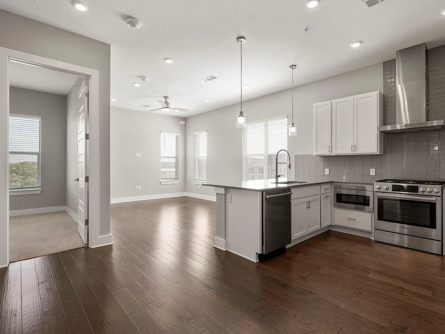 2 bed, 1.0 bath, 971 sqft, $2,800 — Photo 3