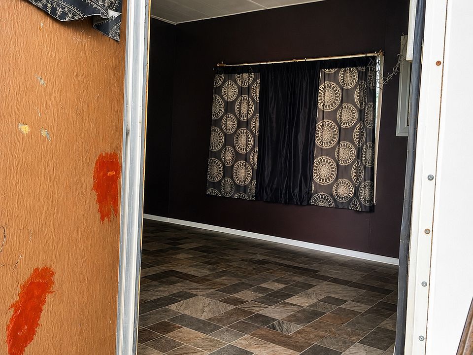 2nd image of 425 Monroe Ave #33
