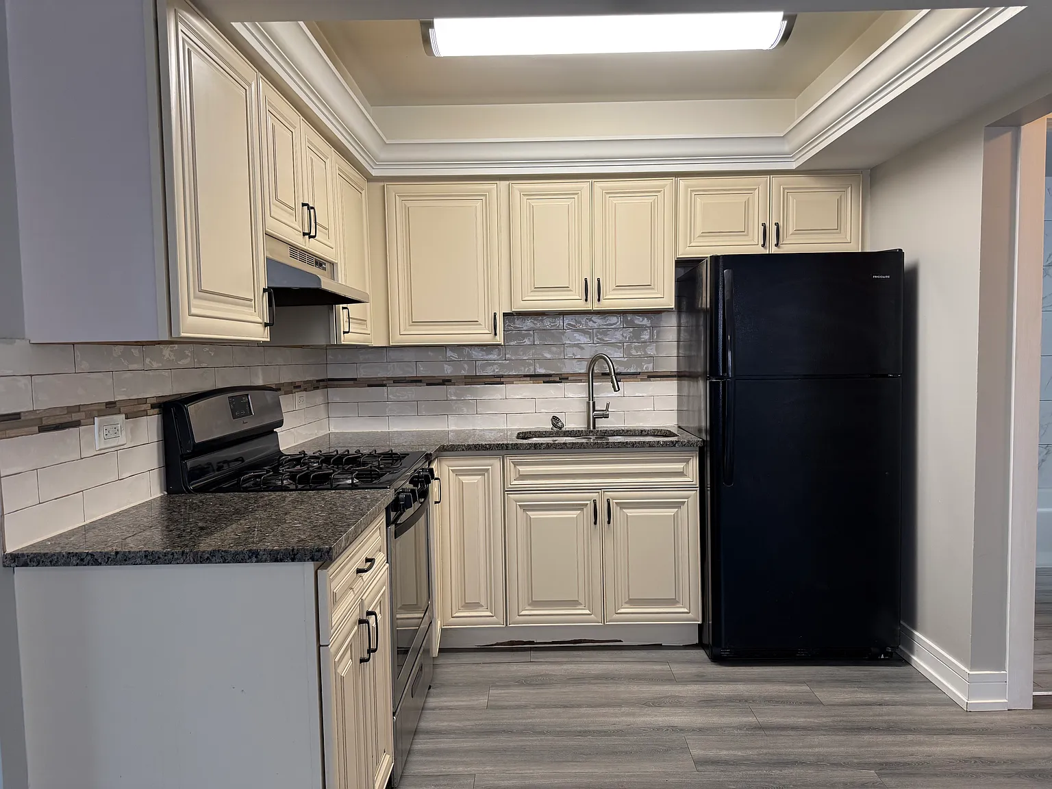2 bed, $1,625 — Photo 2
