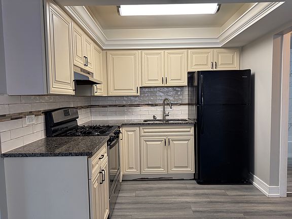 2nd image of 5837 W 79th St APT 1E