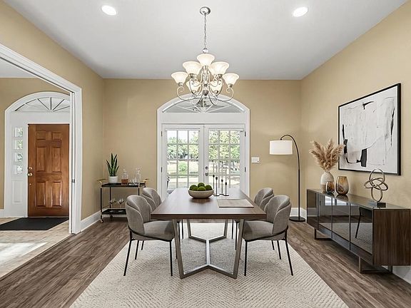 4th image of 9600 Oak Meadow Ln