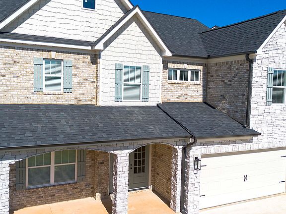 3rd image of 104 Oak Branch Ln