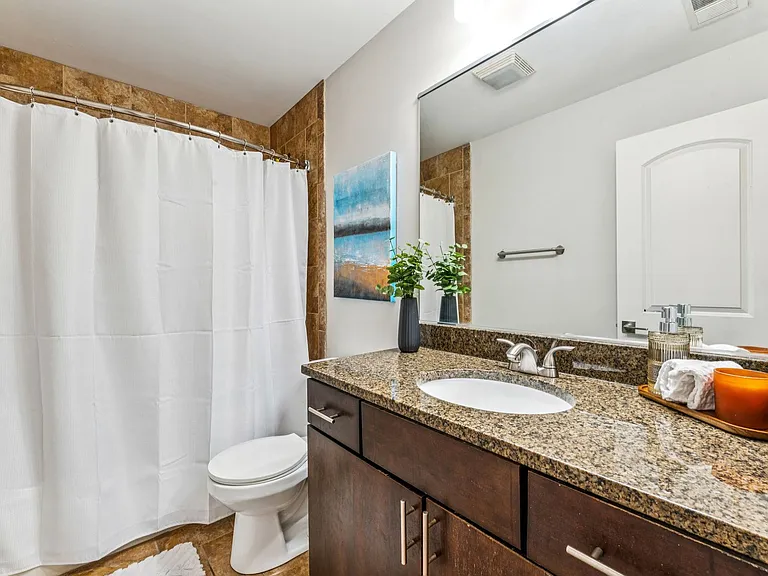 530 W 10th St #530 — Photo 15