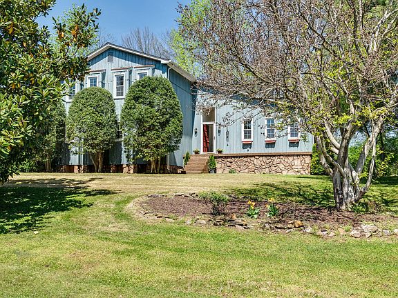 2nd image of 211 Kensington Pl