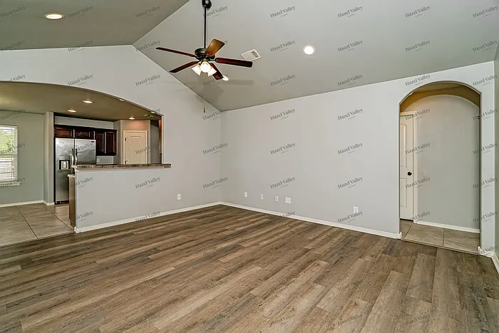 3 bed, 2.0 bath, 1574 sqft, $1,895 — Photo 4