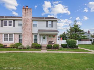 42171 Roscommon St, Northville, MI