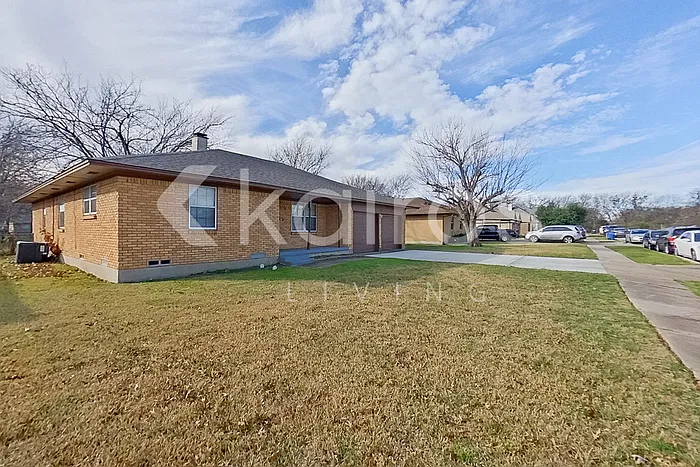 3 bed, 2.0 bath, 1500 sqft, $1,945 — Photo 2