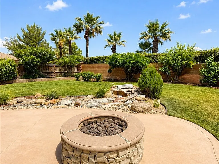 1695 Larkspur Ln — Photo 23