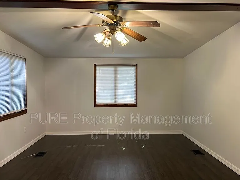 600 NE 63rd Ct — Photo 10