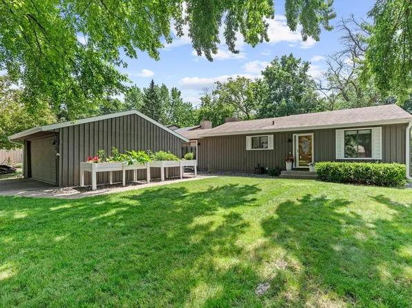 11757 Red Fox Dr, Osseo, MN 55369
