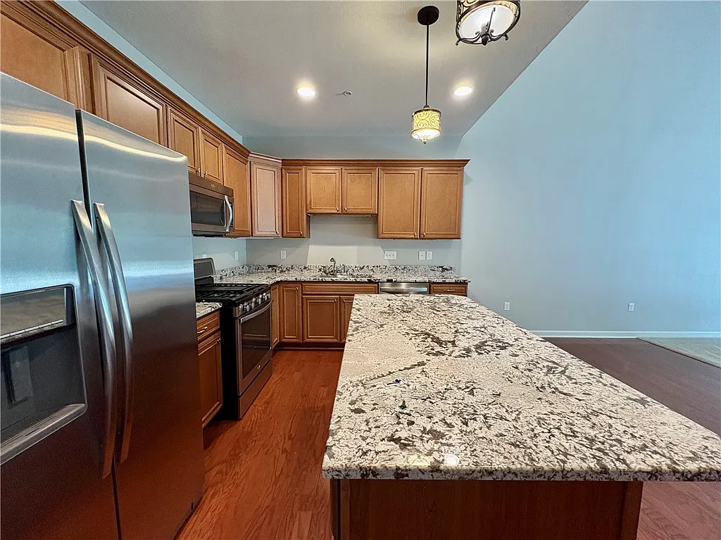 3 bed, 2.5 bath, 2360 sqft, $2,900 — Photo 4