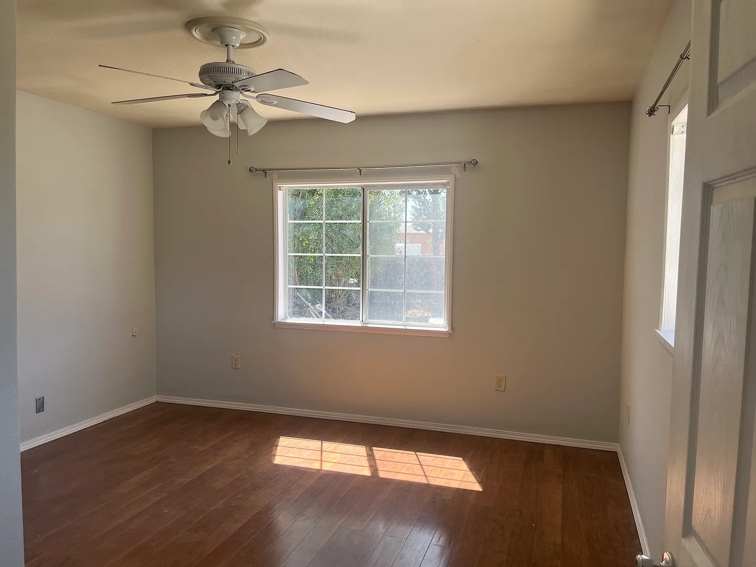 W Laurel St, Colton — Photo 4