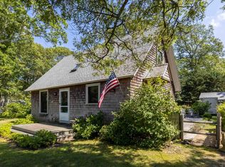 18 Clark Ave, Tisbury, MA 02568
