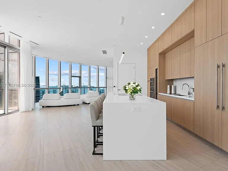 851 NE 1st Ave #Penthouse 5700 — Photo 12