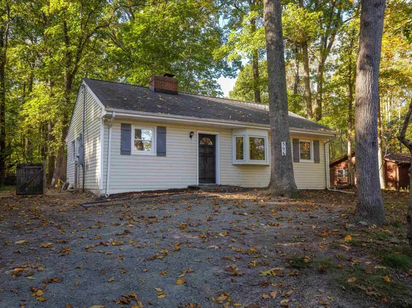 596 N Lakeshore Dr, Louisa, VA 23093