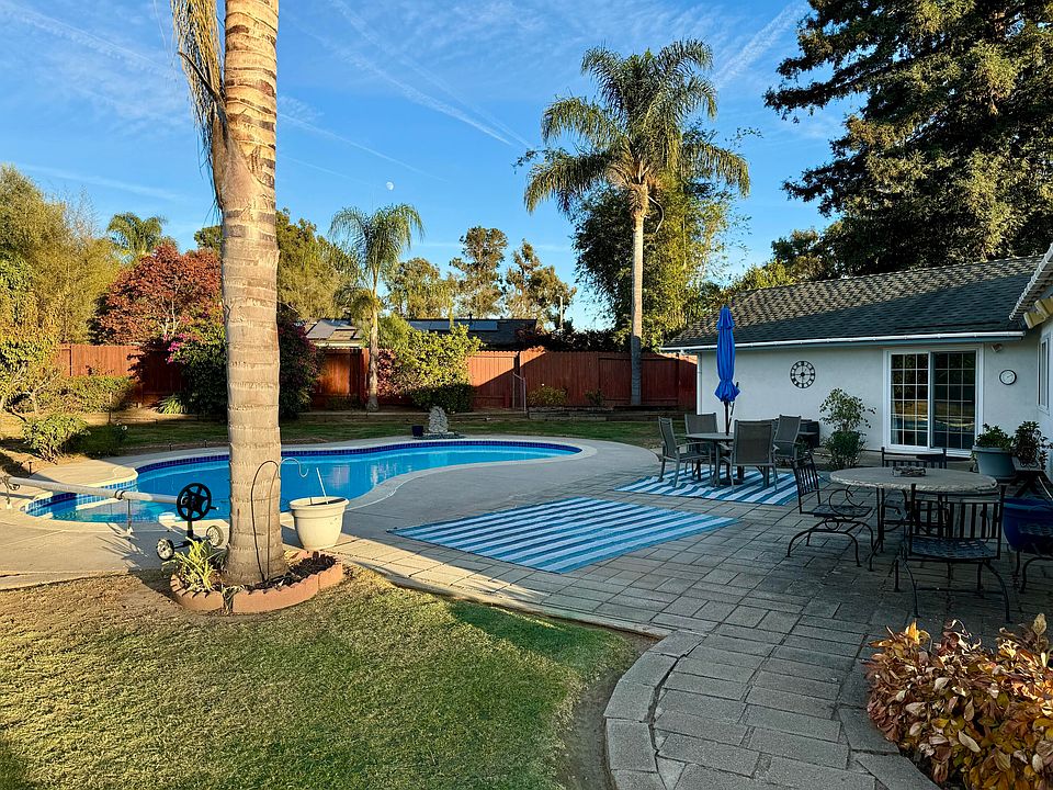2nd image of 328 Loreto Pl