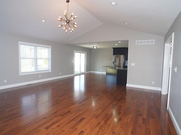 3rd image of 126 Burr Oak Dr Lot 8
