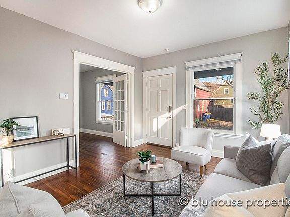 3rd image of 317 Robey Pl SE