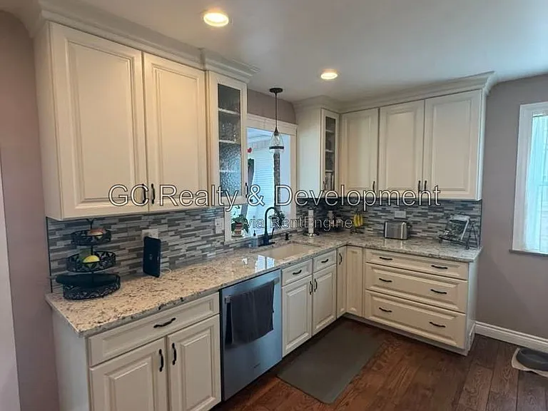 6953 W Summerdale Ave — Photo 4