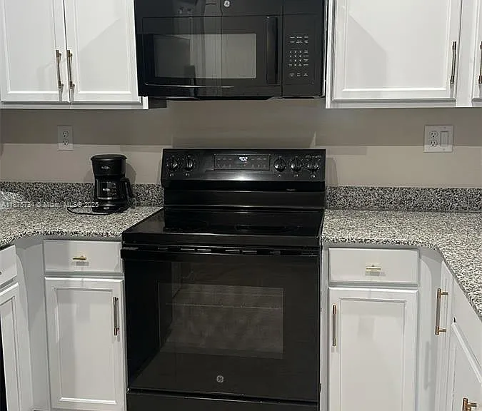 1070 NW 6th Ter #1070 — Photo 6