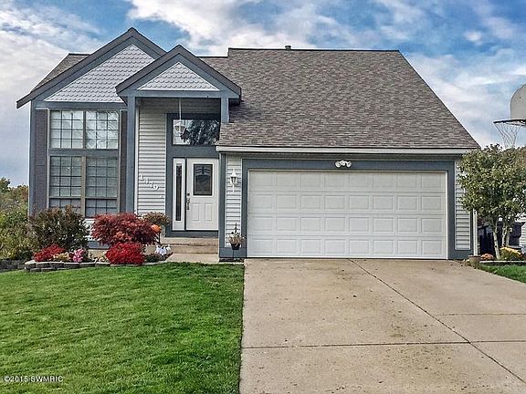 3rd image of 1479 Gunnink Dr SE