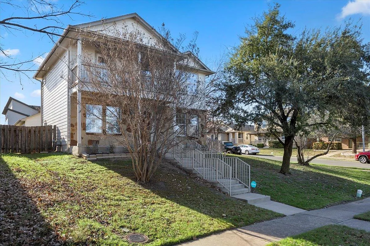 3 bed, 2.5 bath, 1569 sqft, $2,150 — Photo 4