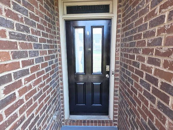 2nd image of 121 Beaumont Way