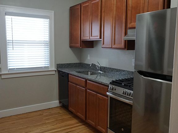 3rd image of 894 Beaconsfield Ave