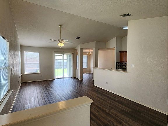 4th image of 111 Prairie Springs Cv