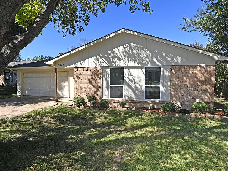 2227 Newbury Dr — Photo 10