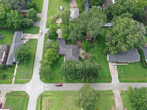 2nd image of 606 Clayton St