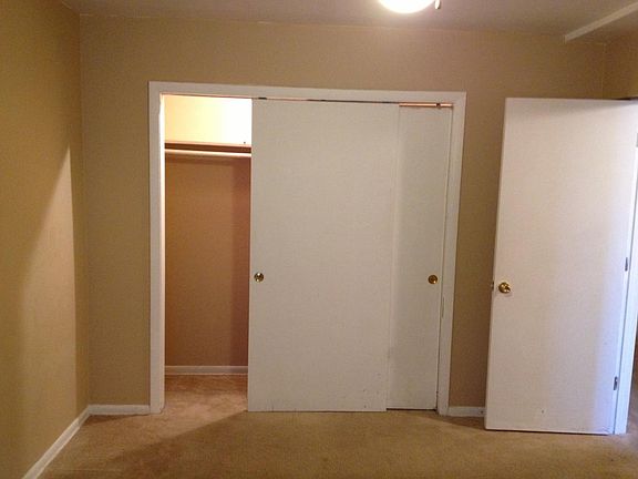 Bedroom - hardwood floor now shown
