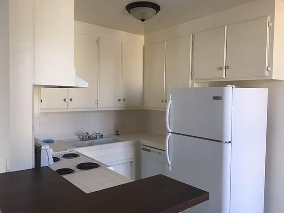 3rd image of 13820 Victory Blvd APT 310