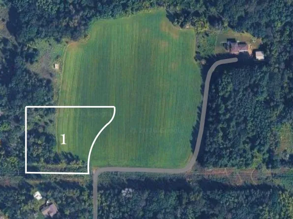 1 Glen Oaks Dr, River Falls, WI 54022