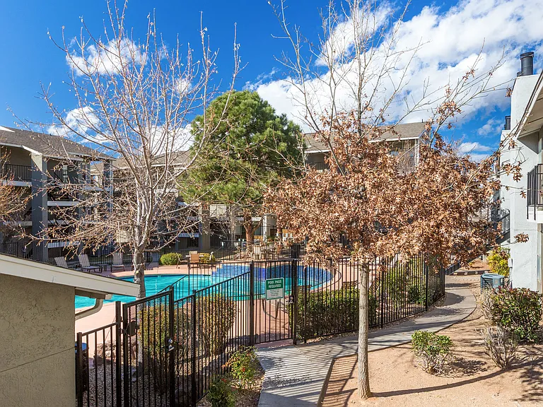 Arrowhead Pointe — Photo 6