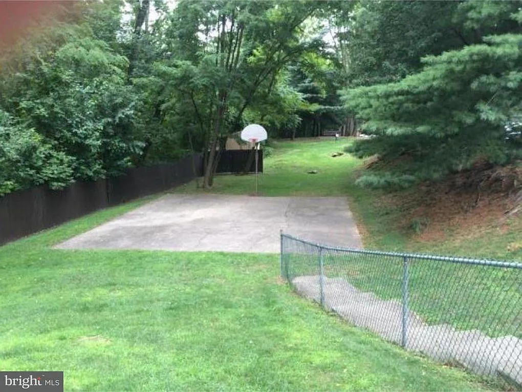 1 bed, 770 sqft, $1,300 — Photo 2