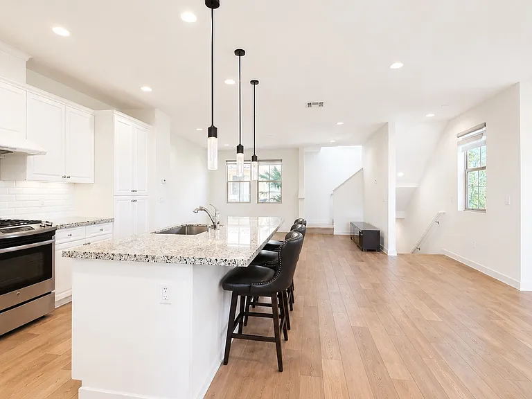 21000 Cornerstone Dr — Photo 1