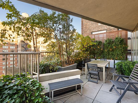 5th image of 224 W 18th St APT 9A