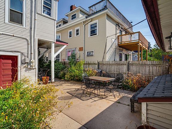 4th image of 3040 James Ave S #3